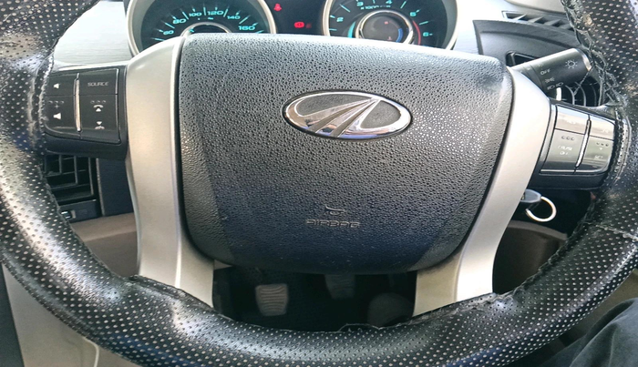 2016 Mahindra XUV500 W6, Diesel, Manual, 1,21,973 km, interior