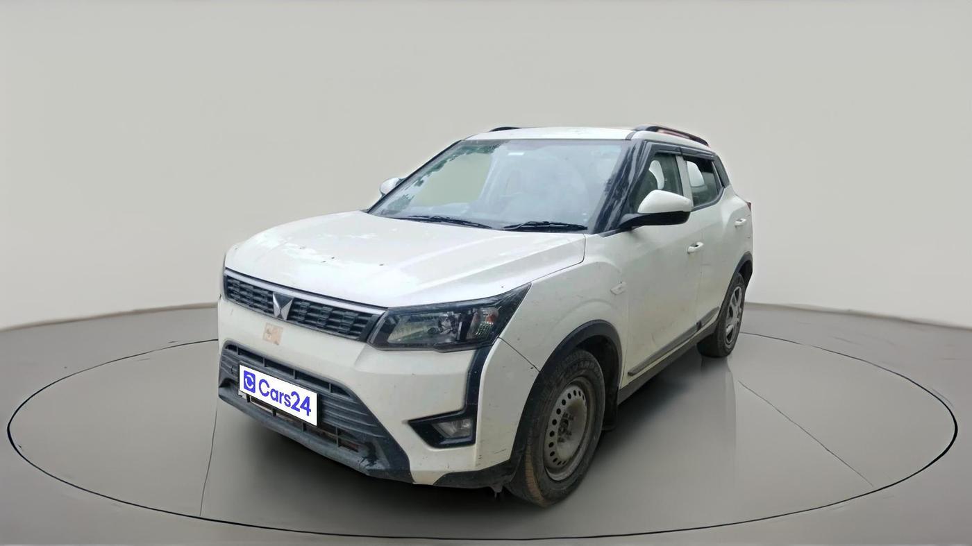 2023 Mahindra XUV300 W4 1.2 PETROL, Petrol, Manual, 42,344 km, exterior