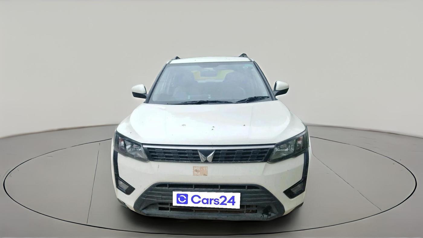 2023 Mahindra XUV300 W4 1.2 PETROL, Petrol, Manual, 42,344 km, exterior
