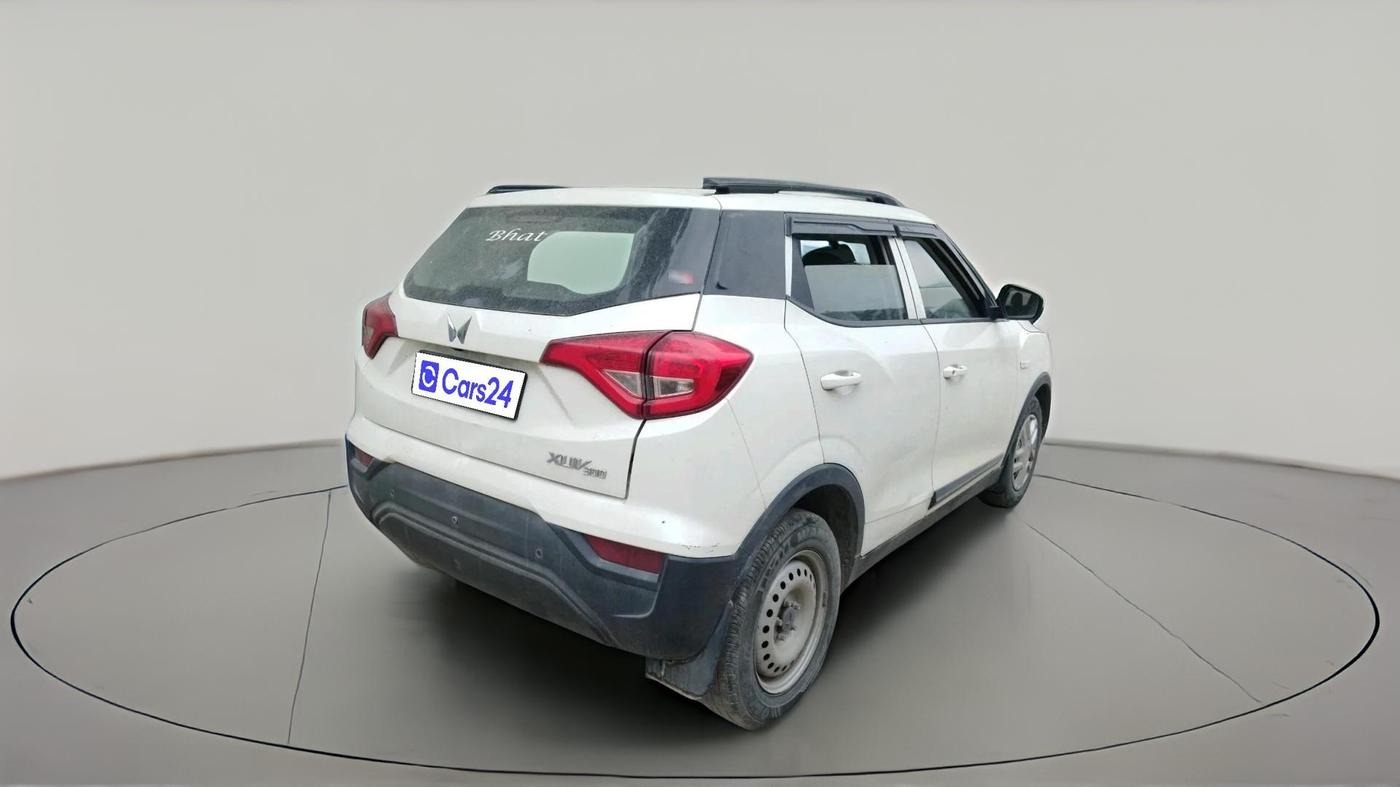 2023 Mahindra XUV300 W4 1.2 PETROL, Petrol, Manual, 42,344 km, exterior