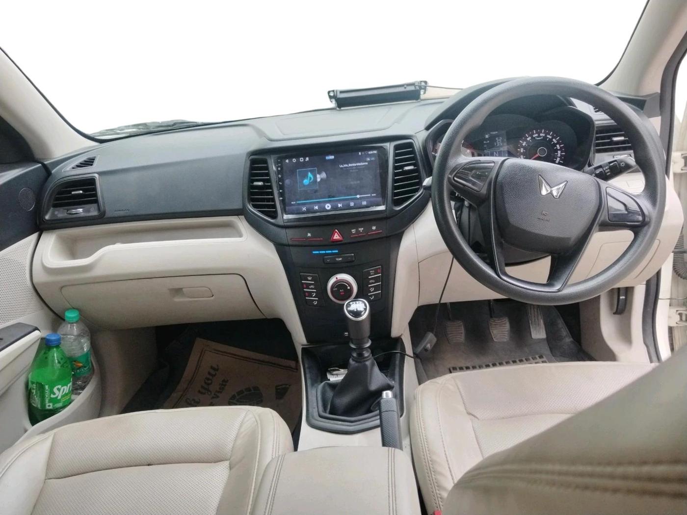 2023 Mahindra XUV300 W4 1.2 PETROL, Petrol, Manual, 42,344 km, interior