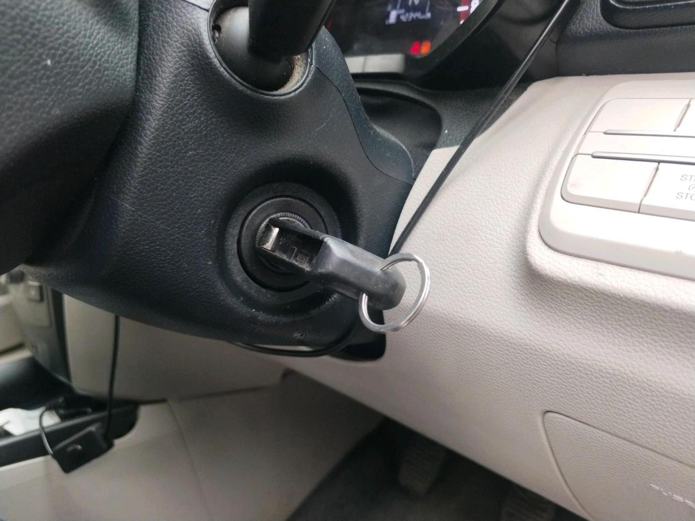 2023 Mahindra XUV300 W4 1.2 PETROL, Petrol, Manual, 42,344 km, interior