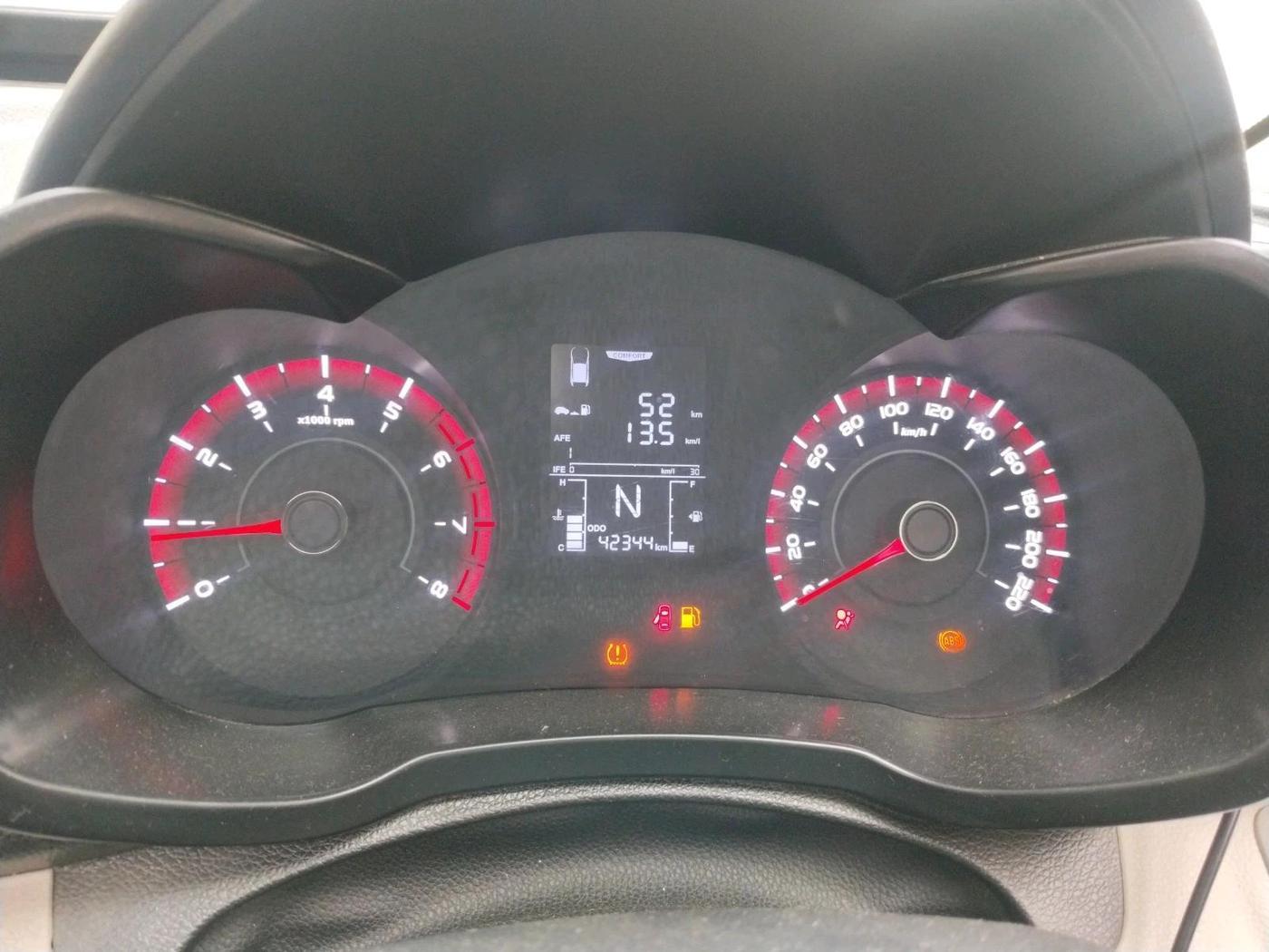 2023 Mahindra XUV300 W4 1.2 PETROL, Petrol, Manual, 42,344 km, interior