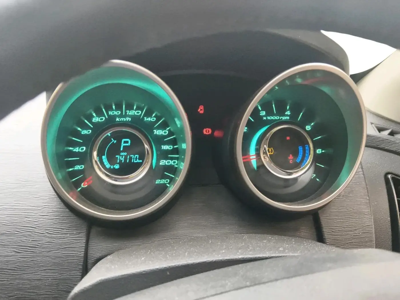 2018 Mahindra XUV500 W9 AT, Diesel, Automatic, 74,170 km, interior