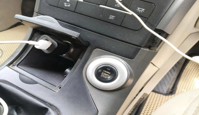 2016 Mahindra XUV500 W8 1.99, Diesel, Manual, 1,31,580 km, interior