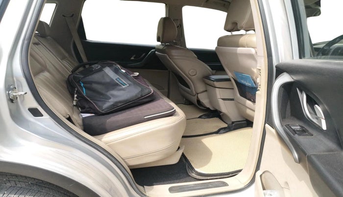 2016 Mahindra XUV500 W8 1.99, Diesel, Manual, 1,31,580 km, interior