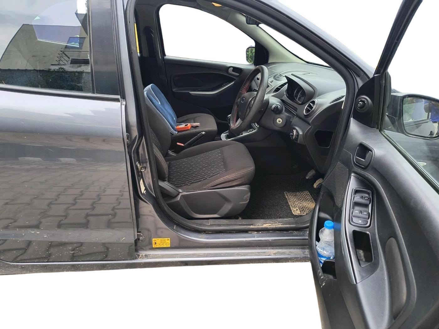 2015 Ford New Figo TREND 1.2 PETROL, Petrol, Manual, 1,37,990 km, interior
