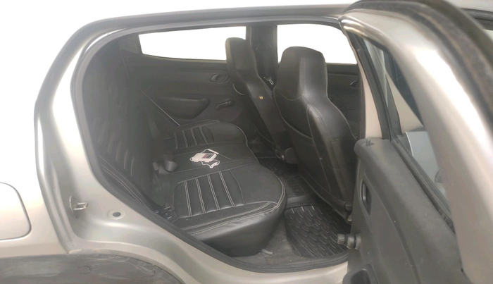 2016 Renault Kwid RXT 0.8 (O), Petrol, Manual, 71,556 km, interior