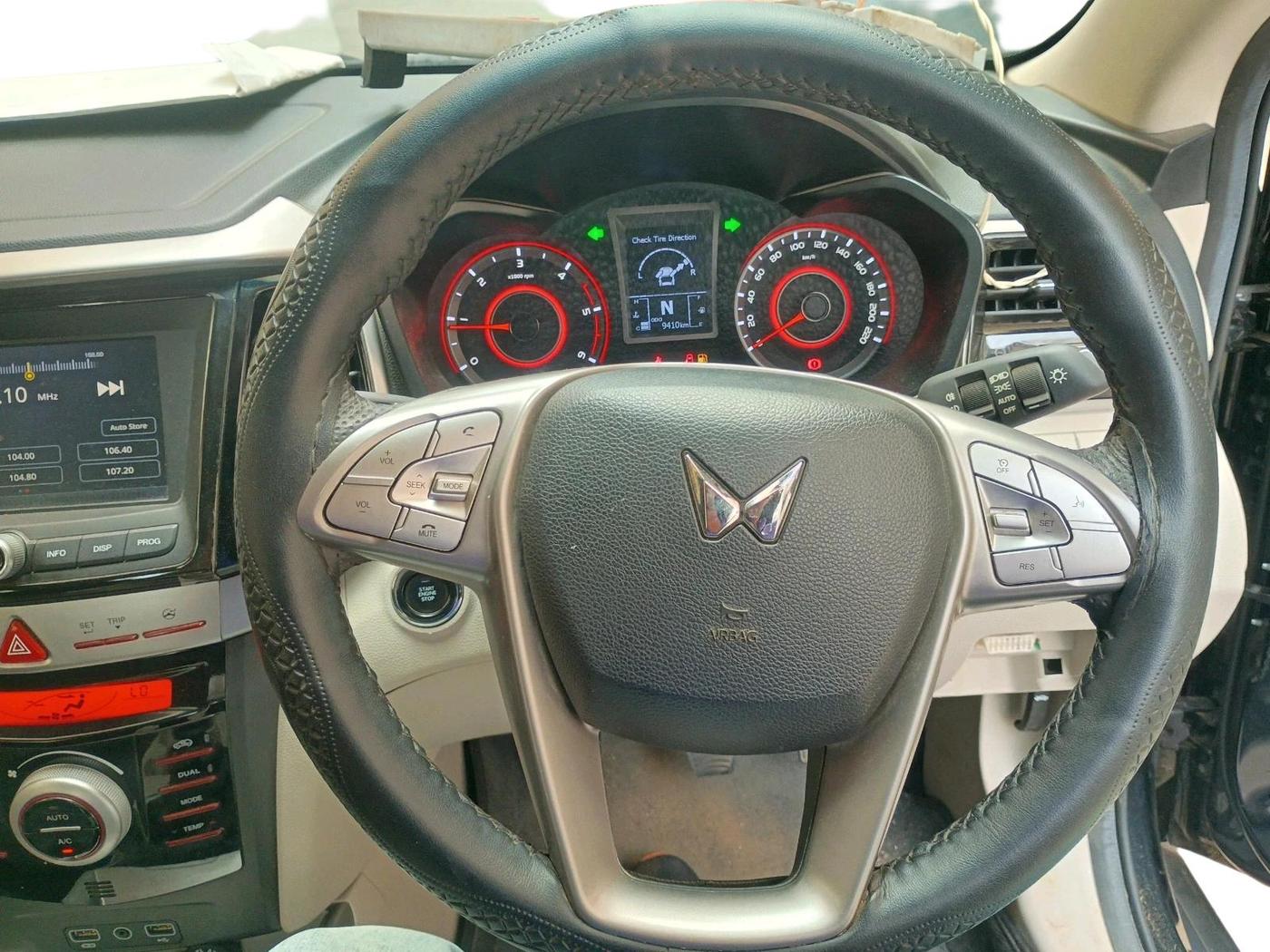 2023 Mahindra XUV300 W8 1.5 DIESEL, Diesel, Manual, 9,410 km, interior