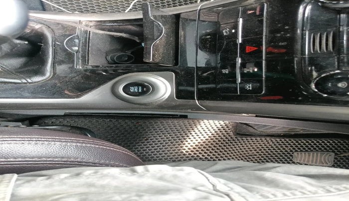 2018 Mahindra XUV500 W9, Diesel, Manual, 91,066 km, interior