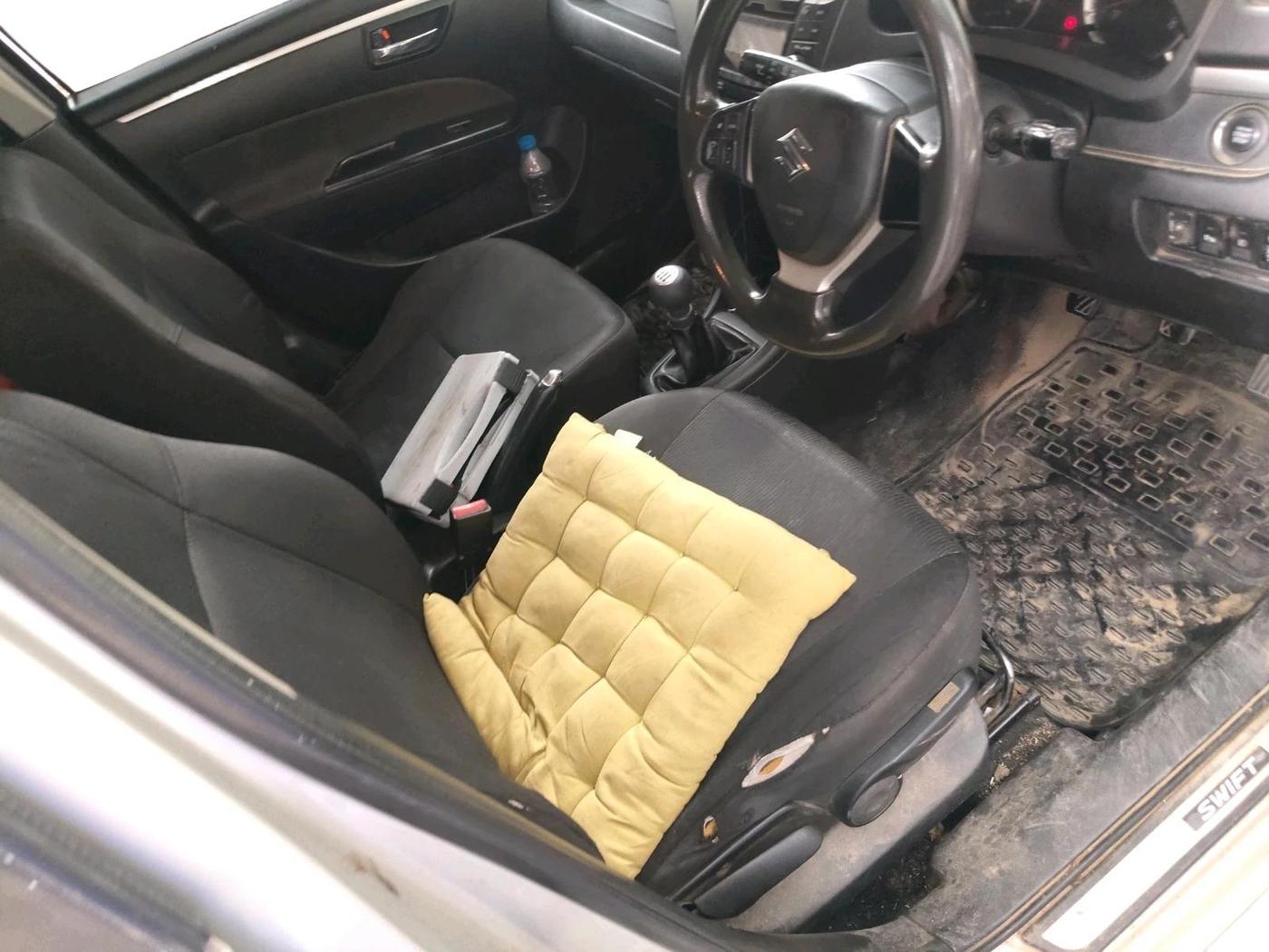 2014 Maruti Swift ZXI, CNG, Manual, 1,02,379 km, interior