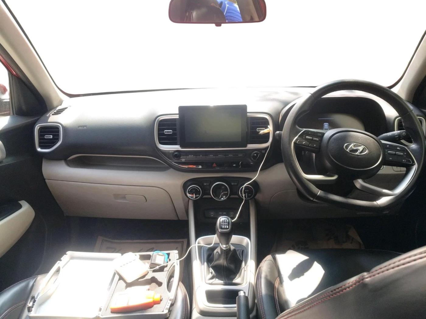 2022 Hyundai VENUE SX 1.5 CRDI DUAL TONE, Diesel, Manual, 51,698 km, interior