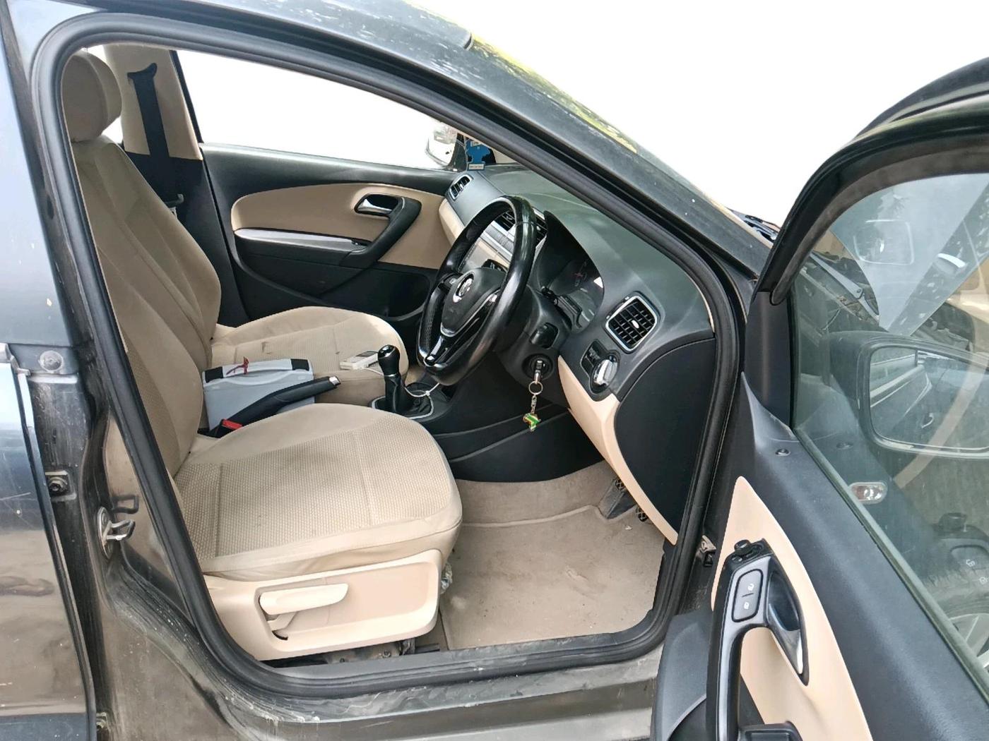 2015 Volkswagen Polo HIGHLINE1.2L, Petrol, Manual, 88,829 km, interior