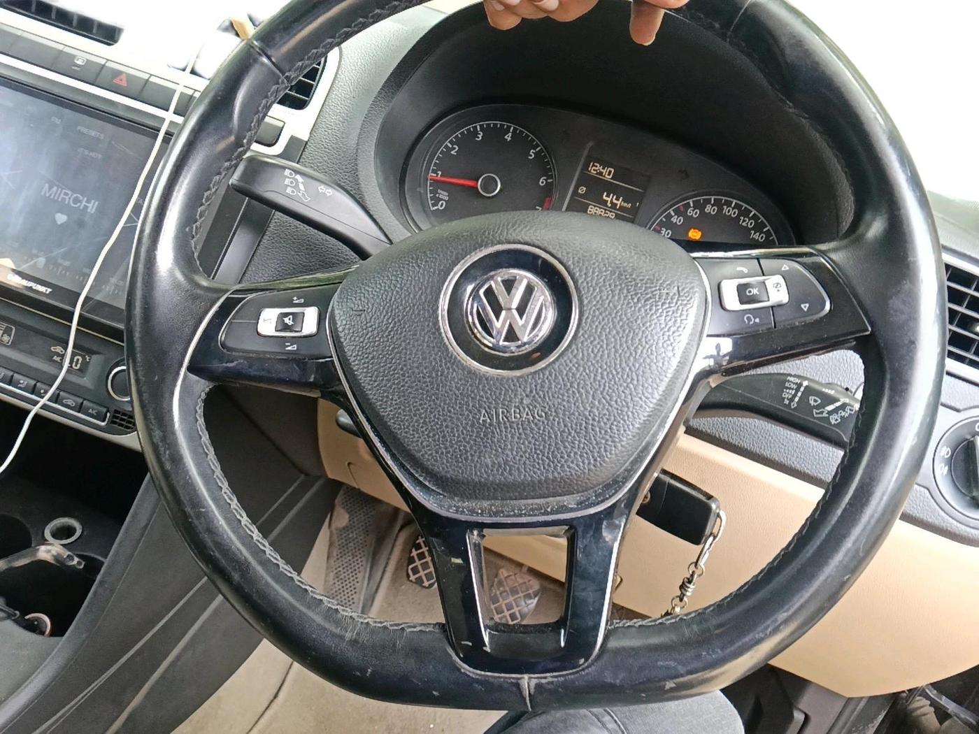 2015 Volkswagen Polo HIGHLINE1.2L, Petrol, Manual, 88,829 km, interior