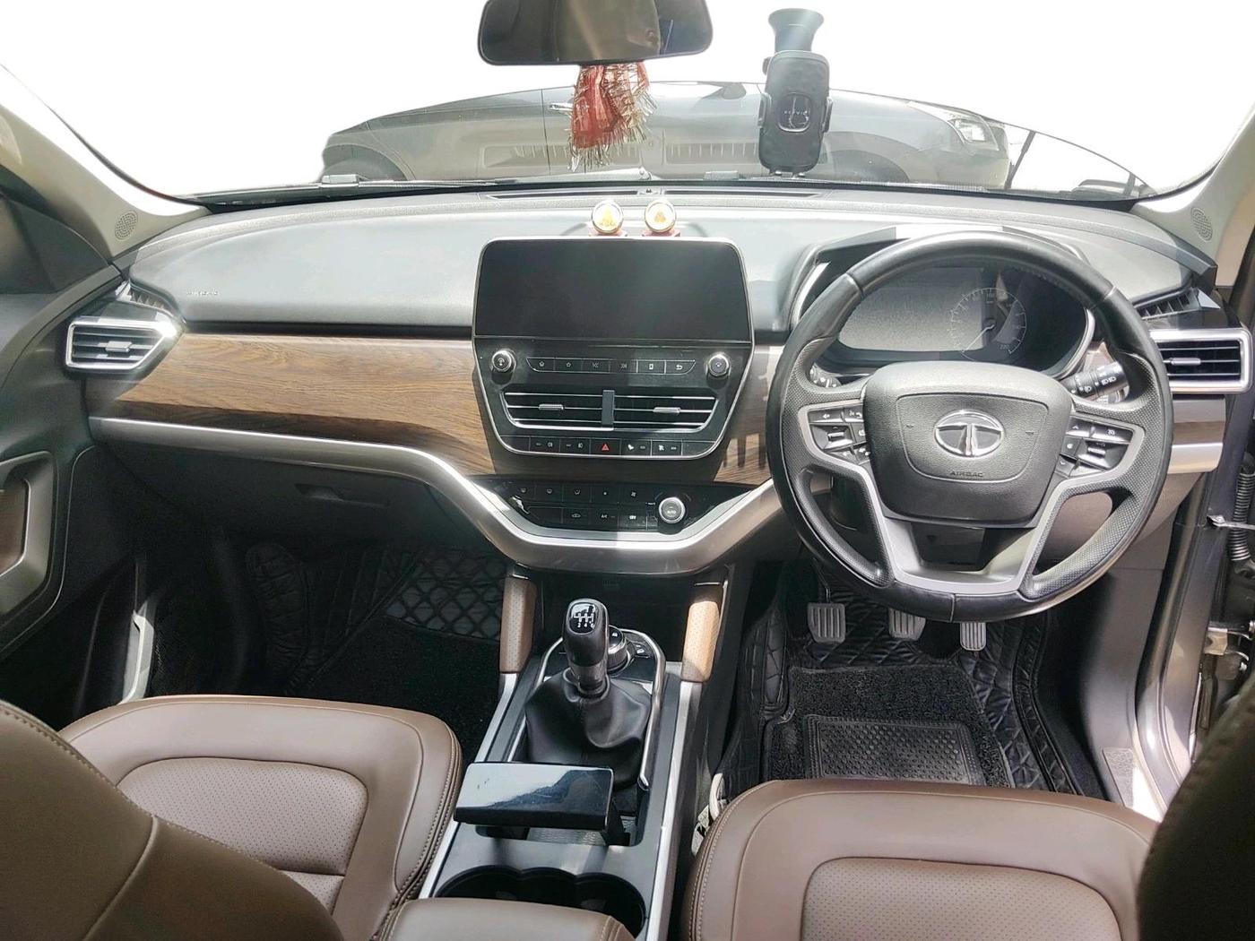 2019 Tata Harrier XZ 2.0L, Diesel, Manual, 1,01,285 km, interior