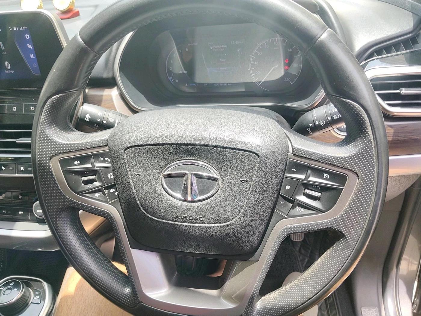 2019 Tata Harrier XZ 2.0L, Diesel, Manual, 1,01,285 km, interior
