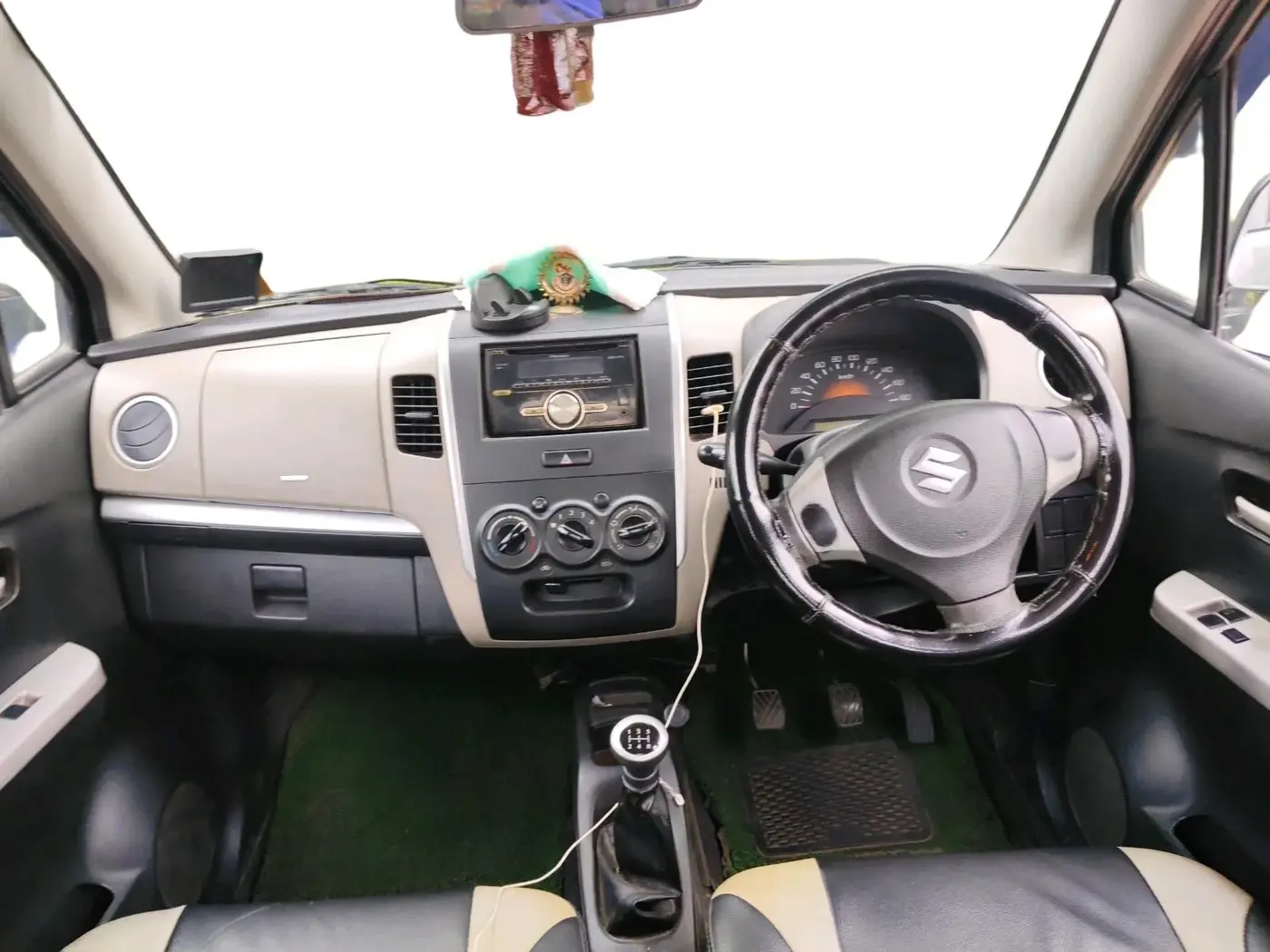 2013 Maruti Wagon R 1.0 LXI, CNG, Manual, 1,18,409 km, interior