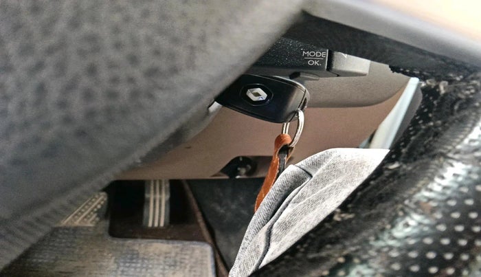 2016 Renault Duster 110 PS RXL 4X2 AMT, Diesel, Automatic, 1,20,238 km, interior