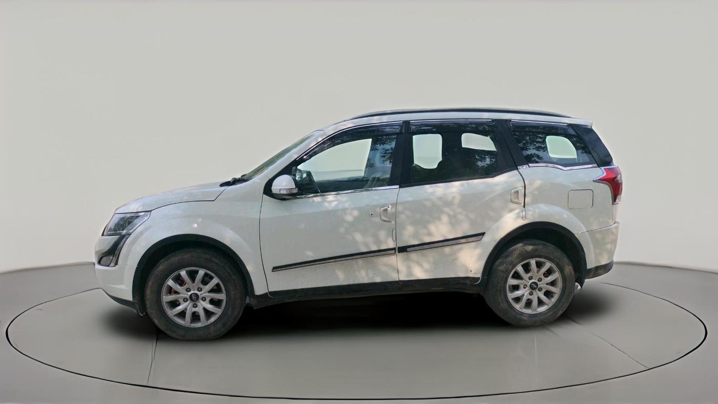 2020 Mahindra XUV500 W9 AT, Diesel, Automatic, 73,102 km, exterior