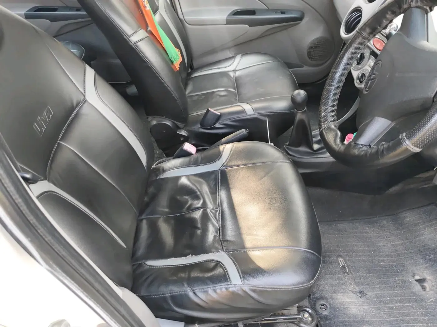 2011 Toyota Etios Liva G, Petrol, Manual, 92,880 km, interior