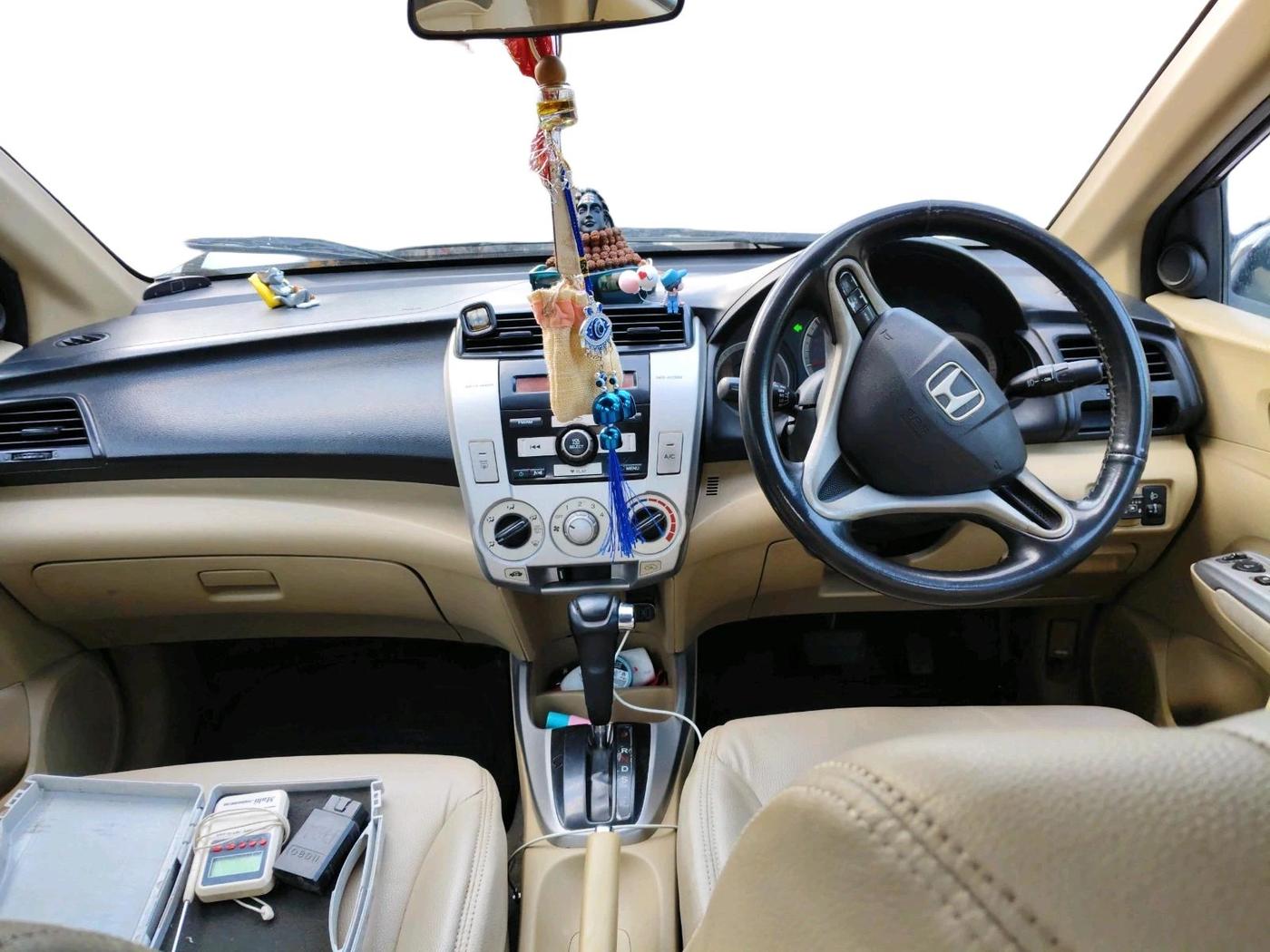 2011 Honda City 1.5L I-VTEC V AT, CNG, Automatic, 1,96,182 km, interior