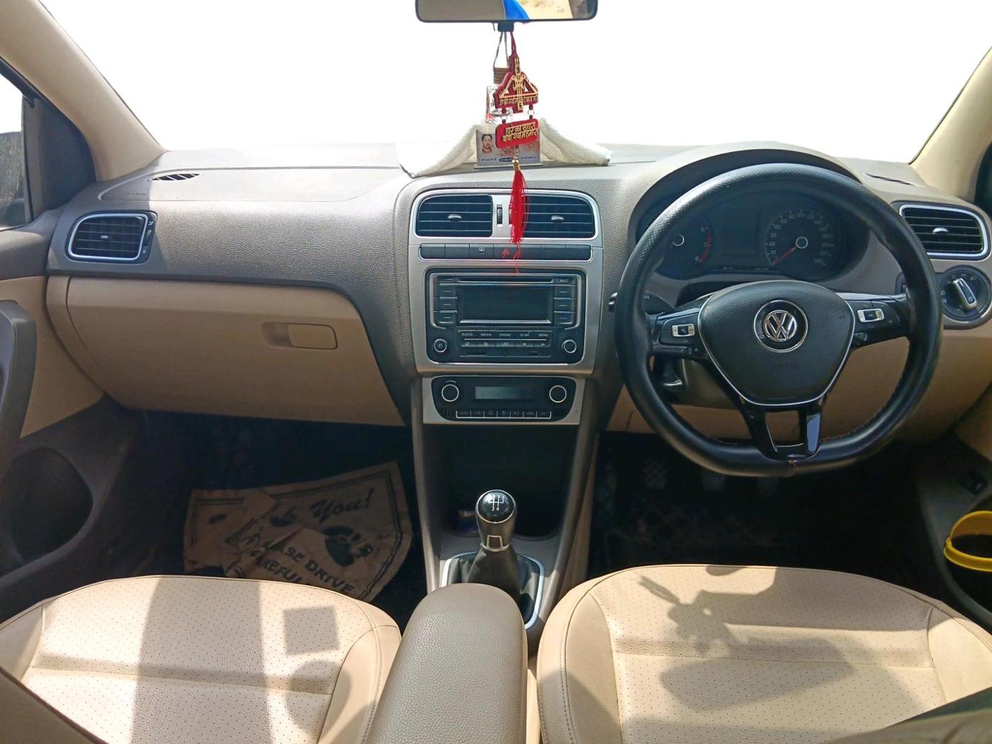 2015 Volkswagen Vento HIGHLINE 1.2 TSI, Petrol, Manual, 70,458 km, interior