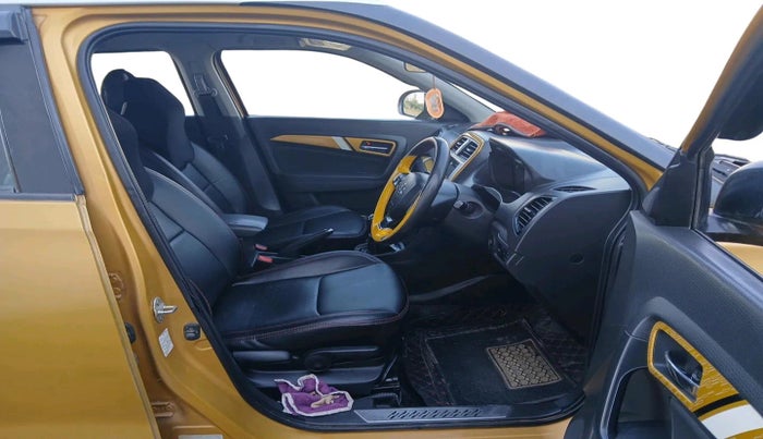 2017 Maruti Vitara Brezza ZDI PLUS DUAL TONE, Diesel, Manual, 3,17,146 km, interior