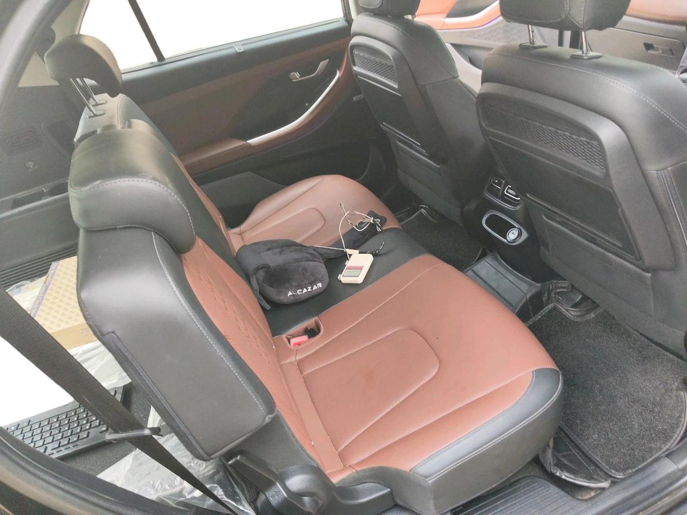 2024 Hyundai ALCAZAR  SIGNATURE (O) DCT 1.5 PETROL 7STR, Petrol, Automatic, 15,830 km, interior