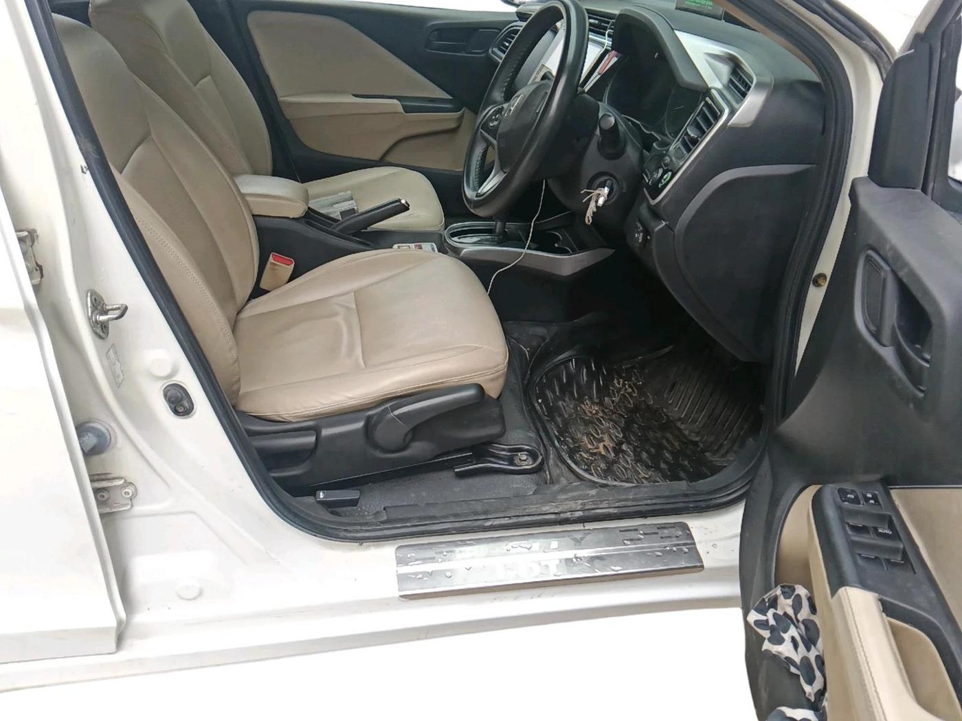 2015 Honda City 1.5L I-VTEC SV CVT, CNG, Automatic, 1,40,584 km, interior