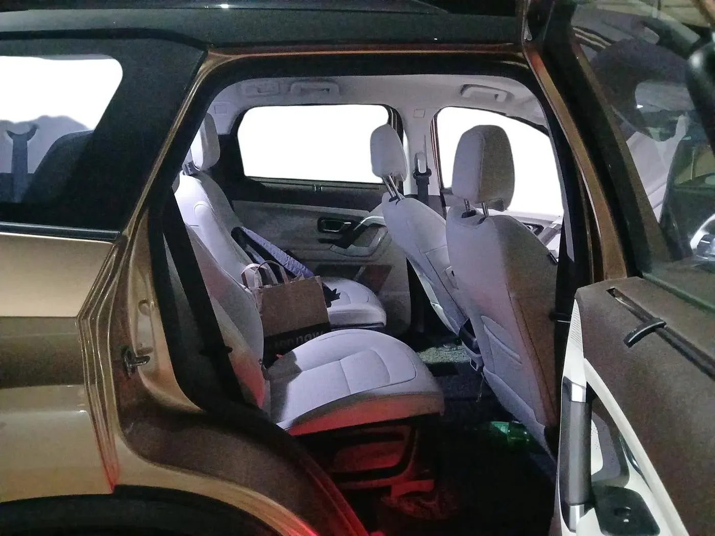 2024 Tata Safari ACCOMPLISHED PLUS 6 STR DUAL TONE AT, Diesel, Automatic, 12,000 km, interior