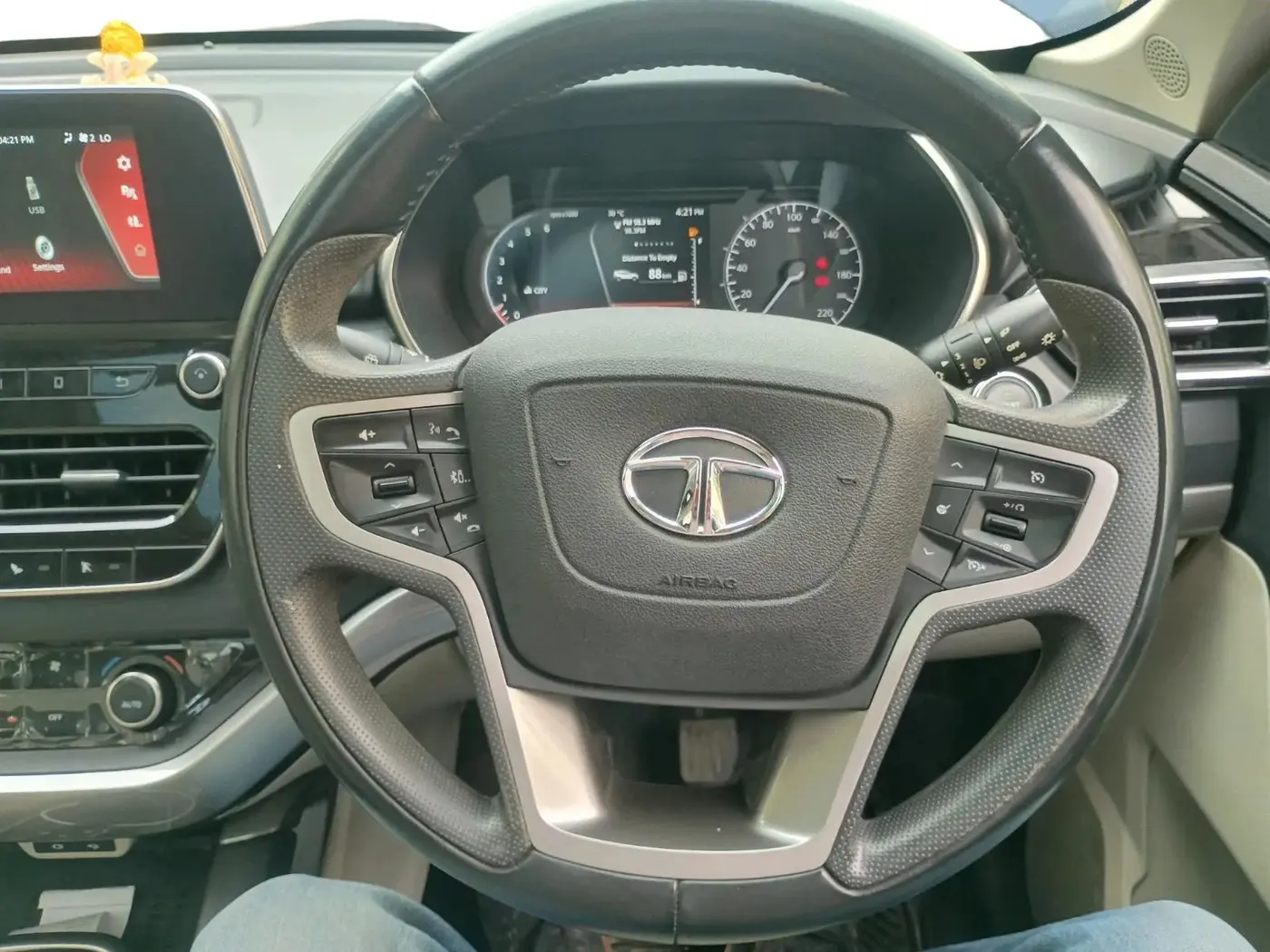 2022 Tata Safari XZ PLUS 6 S, Diesel, Manual, 50,033 km, interior