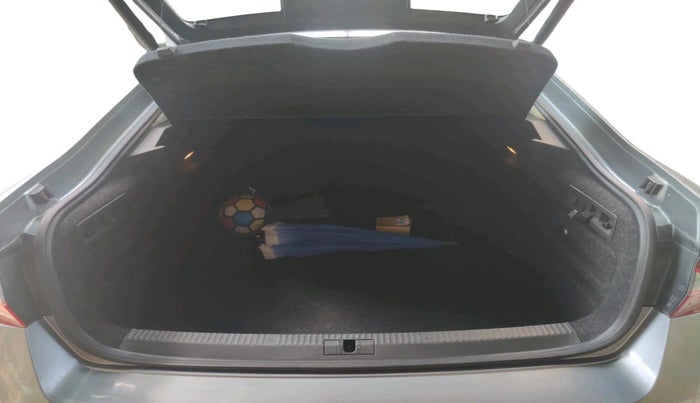 2016 Skoda Superb L&K 1.8 TSI AT, Petrol, Automatic, 1,04,051 km, exterior