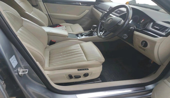 2016 Skoda Superb L&K 1.8 TSI AT, Petrol, Automatic, 1,04,051 km, interior