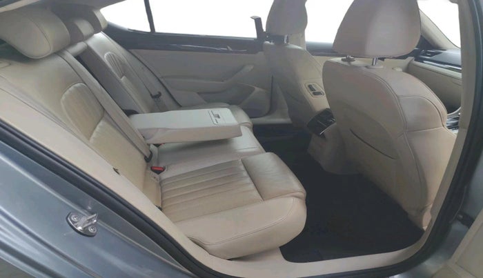 2016 Skoda Superb L&K 1.8 TSI AT, Petrol, Automatic, 1,04,051 km, interior