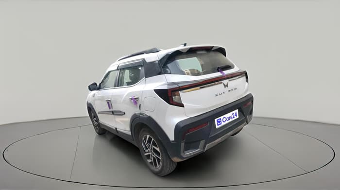 2025 Mahindra XUV 3XO AX5 1.2 L TCMPFI AT, Petrol, Automatic, 14,105 km, exterior