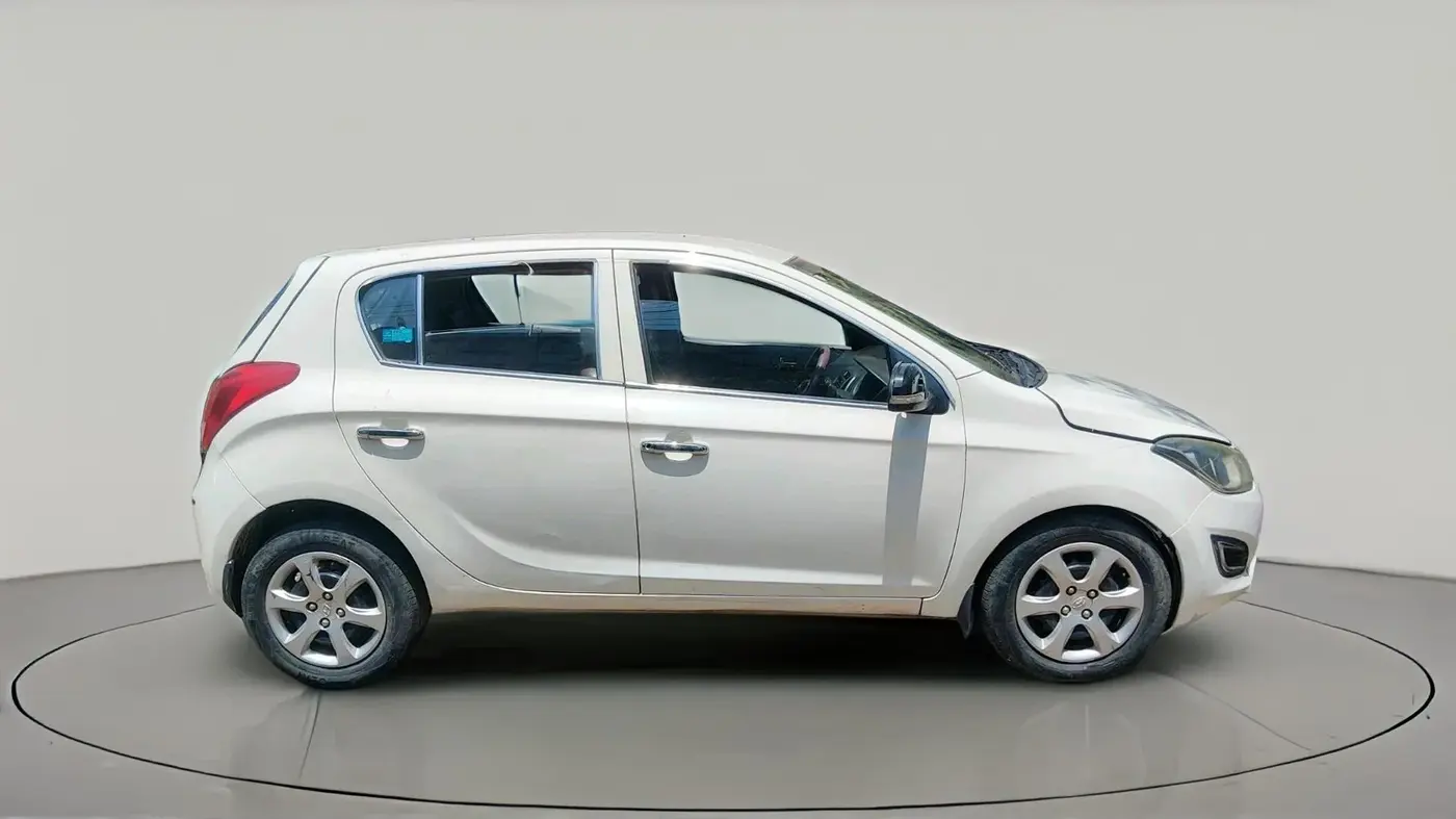 2013 Hyundai i20 MAGNA (O) 1.2, CNG, Manual, 1,10,954 km, exterior
