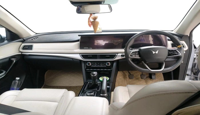 2022 Mahindra XUV700 AX 7 P MT 7 STR, Petrol, Manual, 40,525 km, interior