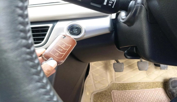 2022 Mahindra XUV700 AX 7 P MT 7 STR, Petrol, Manual, 40,525 km, interior