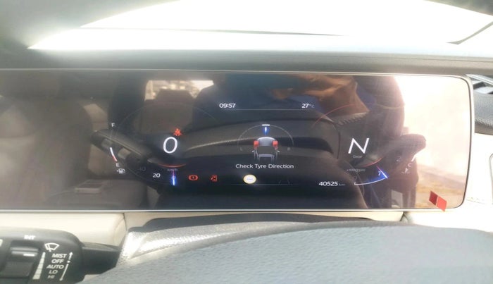 2022 Mahindra XUV700 AX 7 P MT 7 STR, Petrol, Manual, 40,525 km, interior