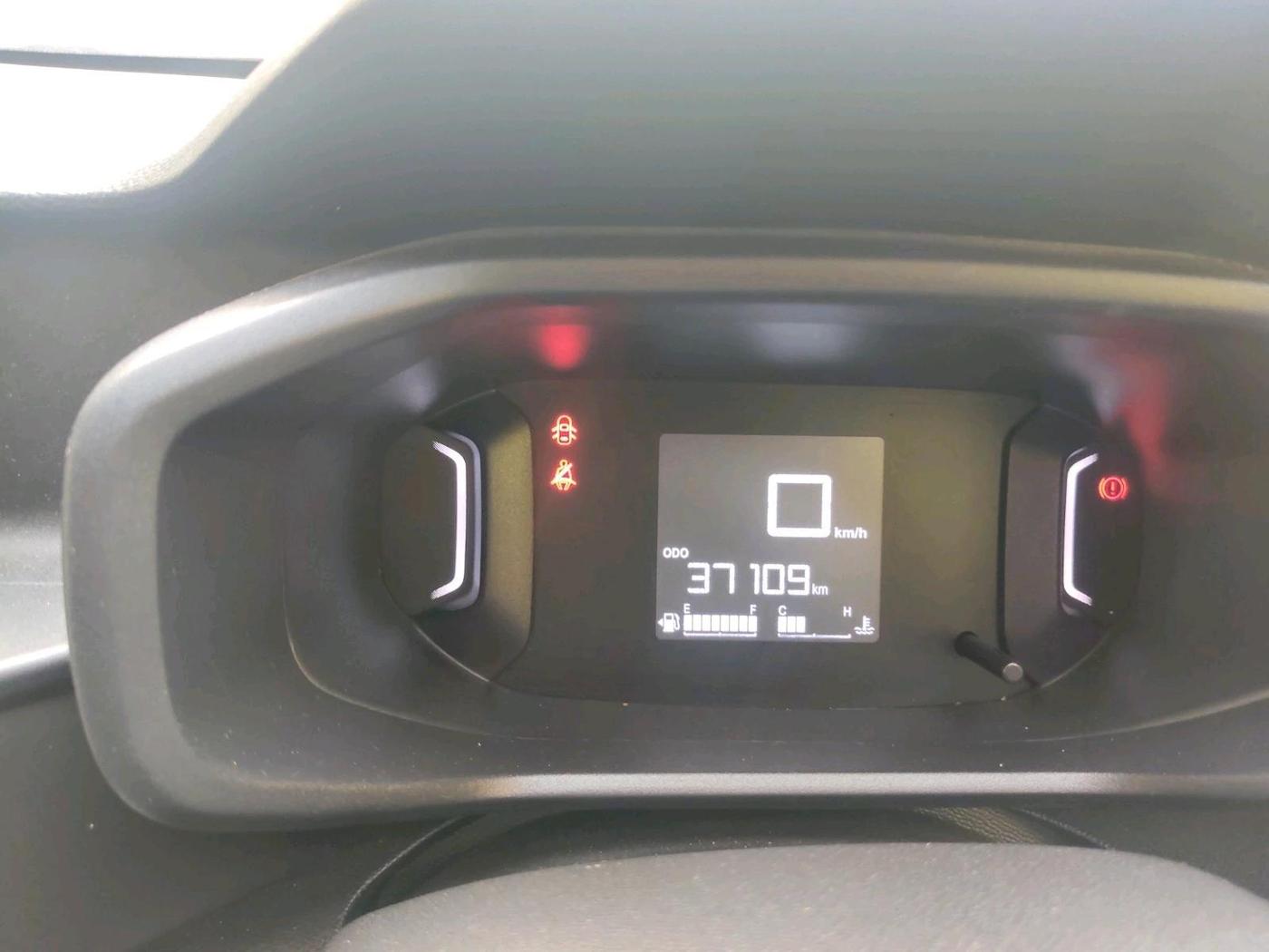 2023 CITROEN C3 FEEL 1.2, Petrol, Manual, 37,109 km, interior