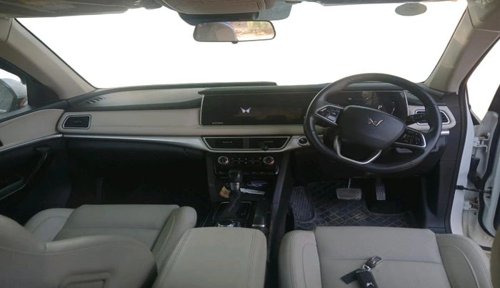 2022 Mahindra XUV700 AX 7 P AT 7 STR, Petrol, Automatic, 21,772 km, interior