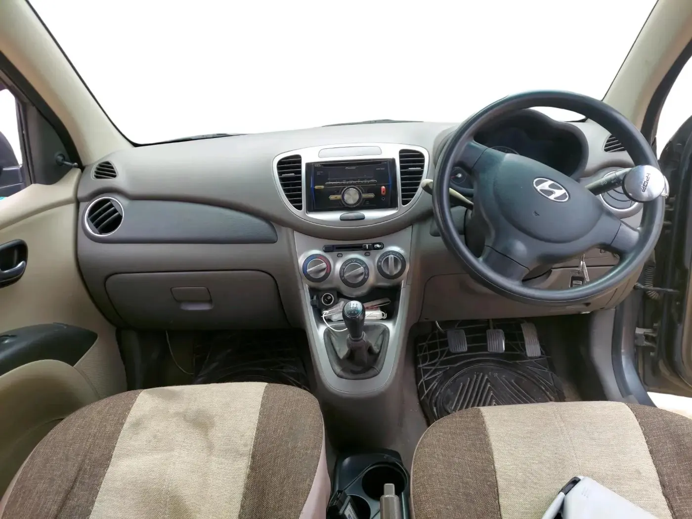 2012 Hyundai i10 MAGNA 1.1, Petrol, Manual, 70,926 km, interior