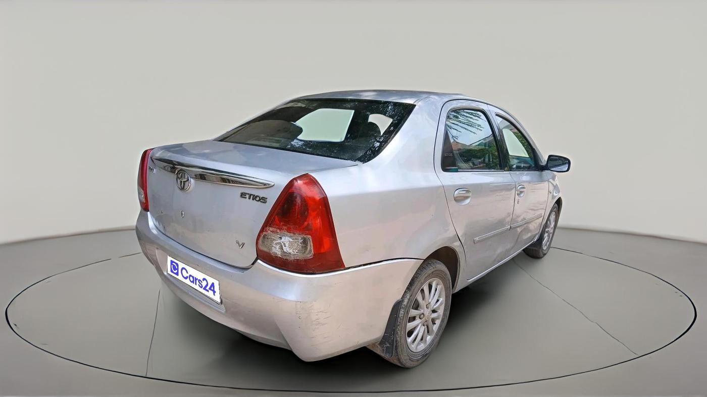 2011 Toyota Etios V, Petrol, Manual, 1,01,621 km, exterior