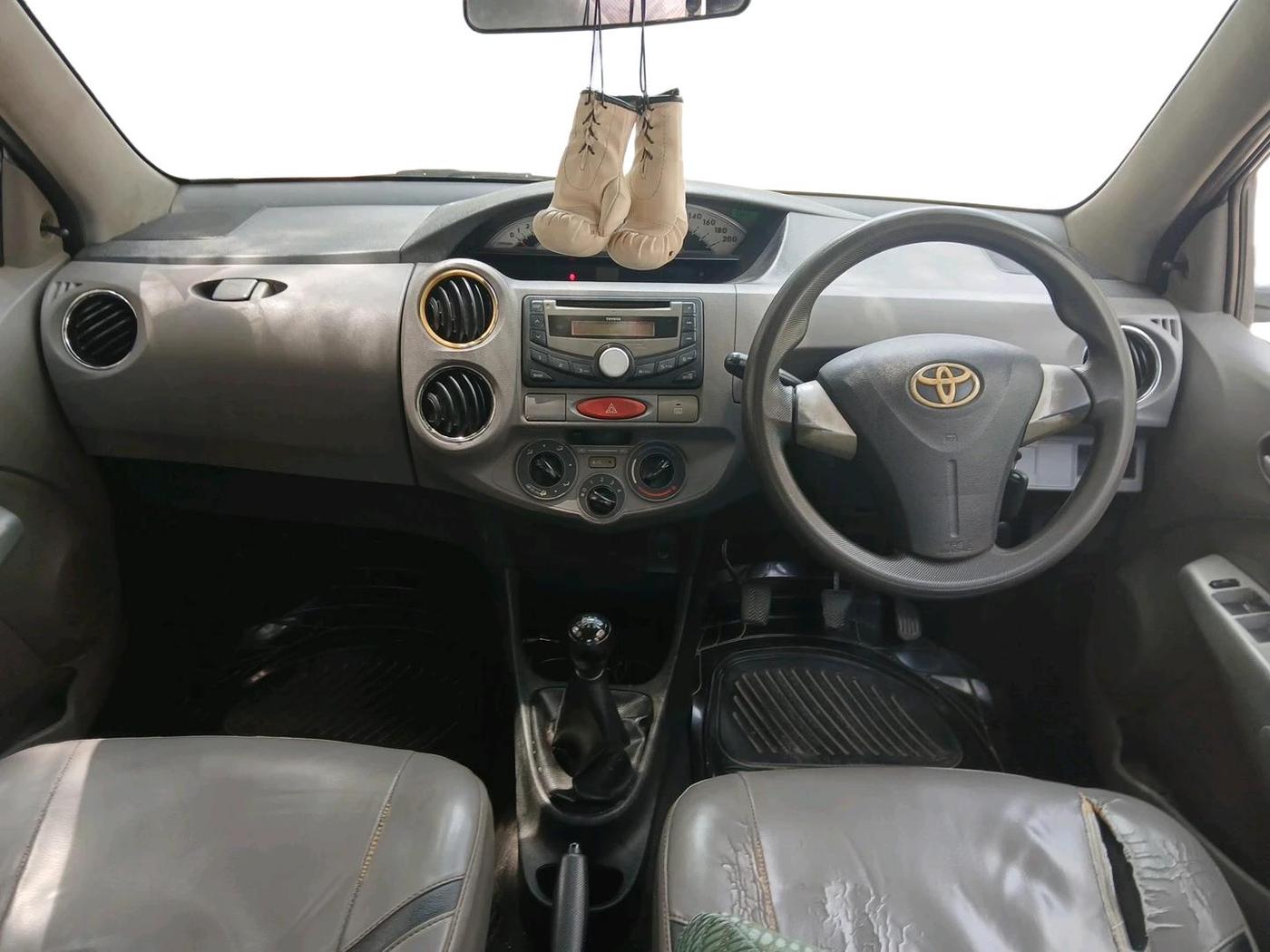 2011 Toyota Etios V, Petrol, Manual, 1,01,621 km, interior