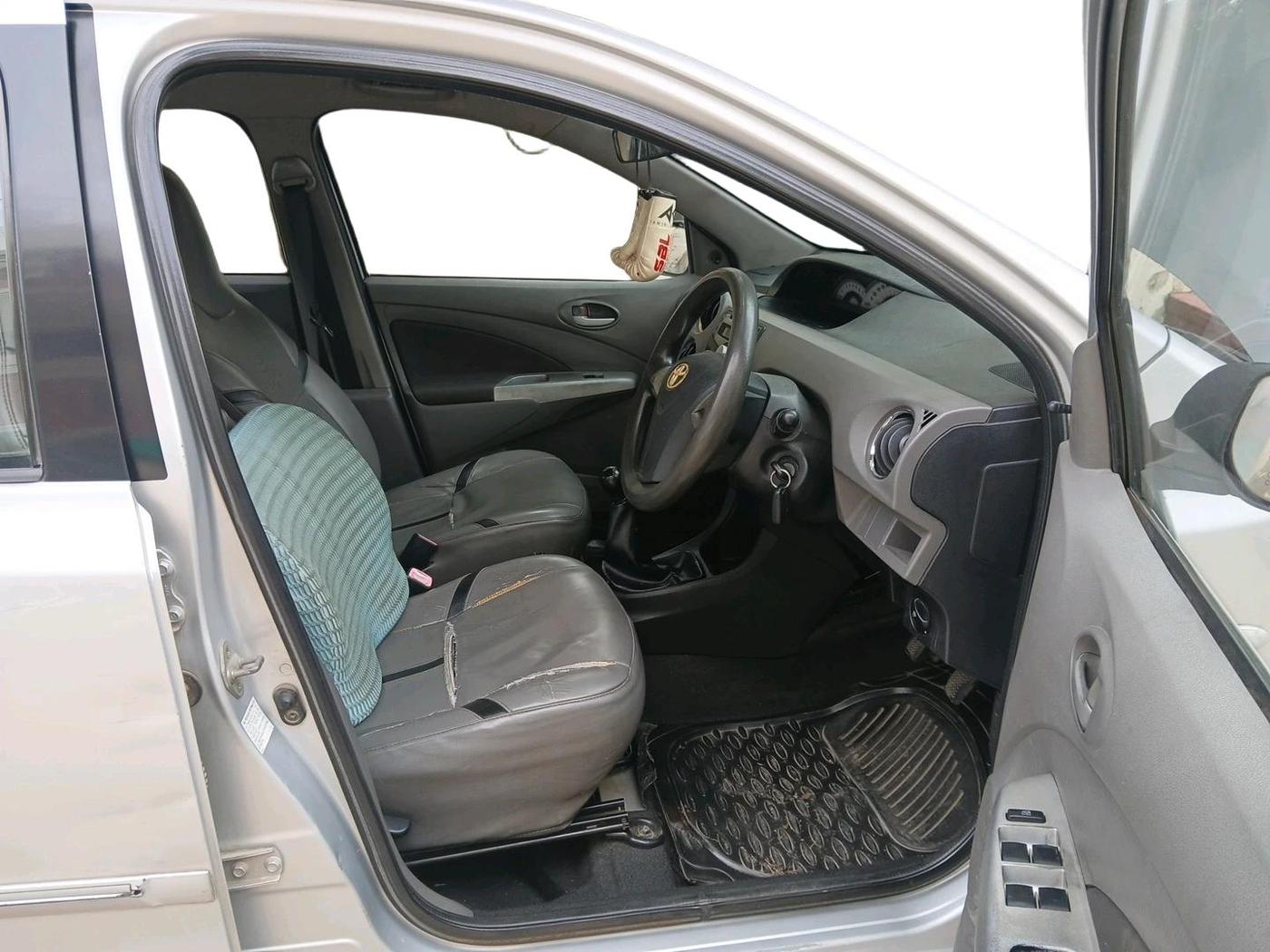 2011 Toyota Etios V, Petrol, Manual, 1,01,621 km, interior