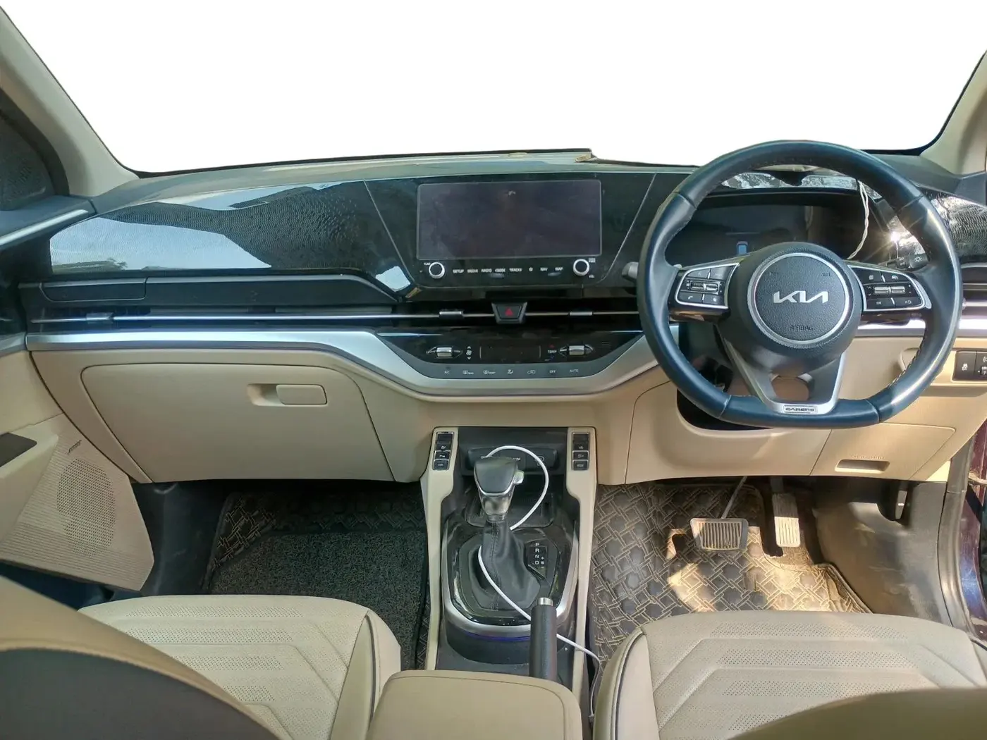 2022 KIA CARENS LUXURY PLUS 1.5 DIESEL AT 6 STR, Diesel, Automatic, 21,138 km, interior