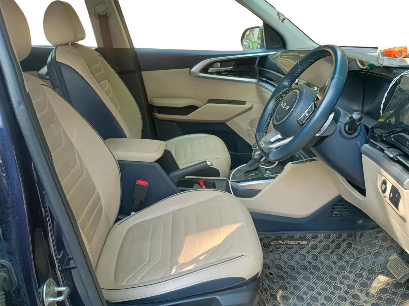2022 KIA CARENS LUXURY PLUS 1.5 DIESEL AT 6 STR, Diesel, Automatic, 21,138 km, interior