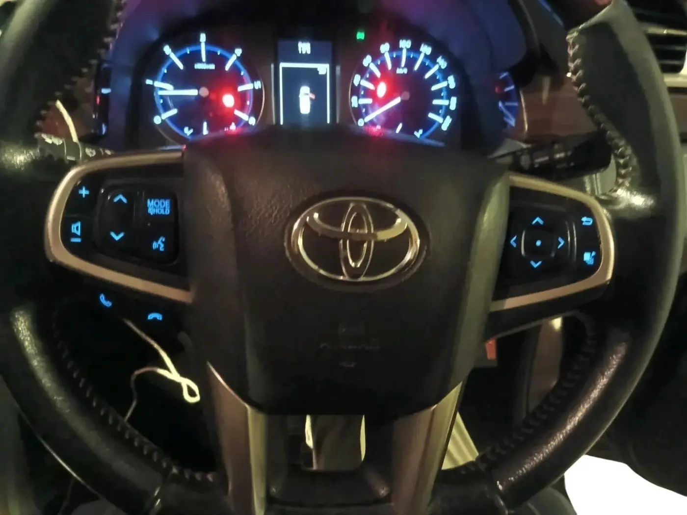2016 Toyota Innova Crysta 2.4 VX 8 STR, Diesel, Manual, 1,29,000 km, interior