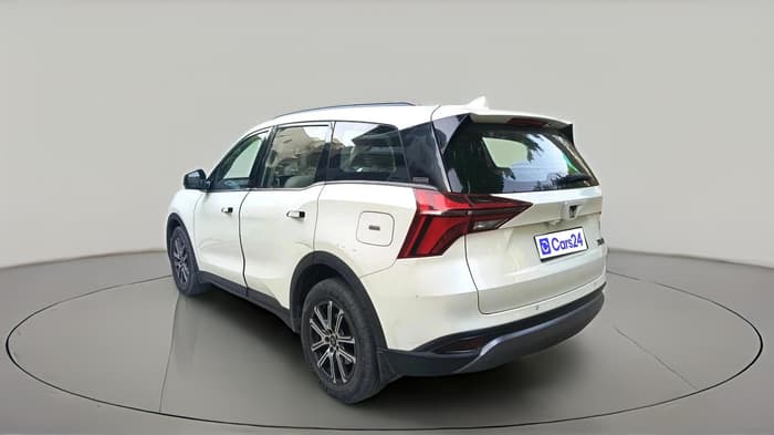 2021 Mahindra XUV700 AX 7 LUXURY P AT 7 STR, Petrol, Automatic, 42,810 km, exterior