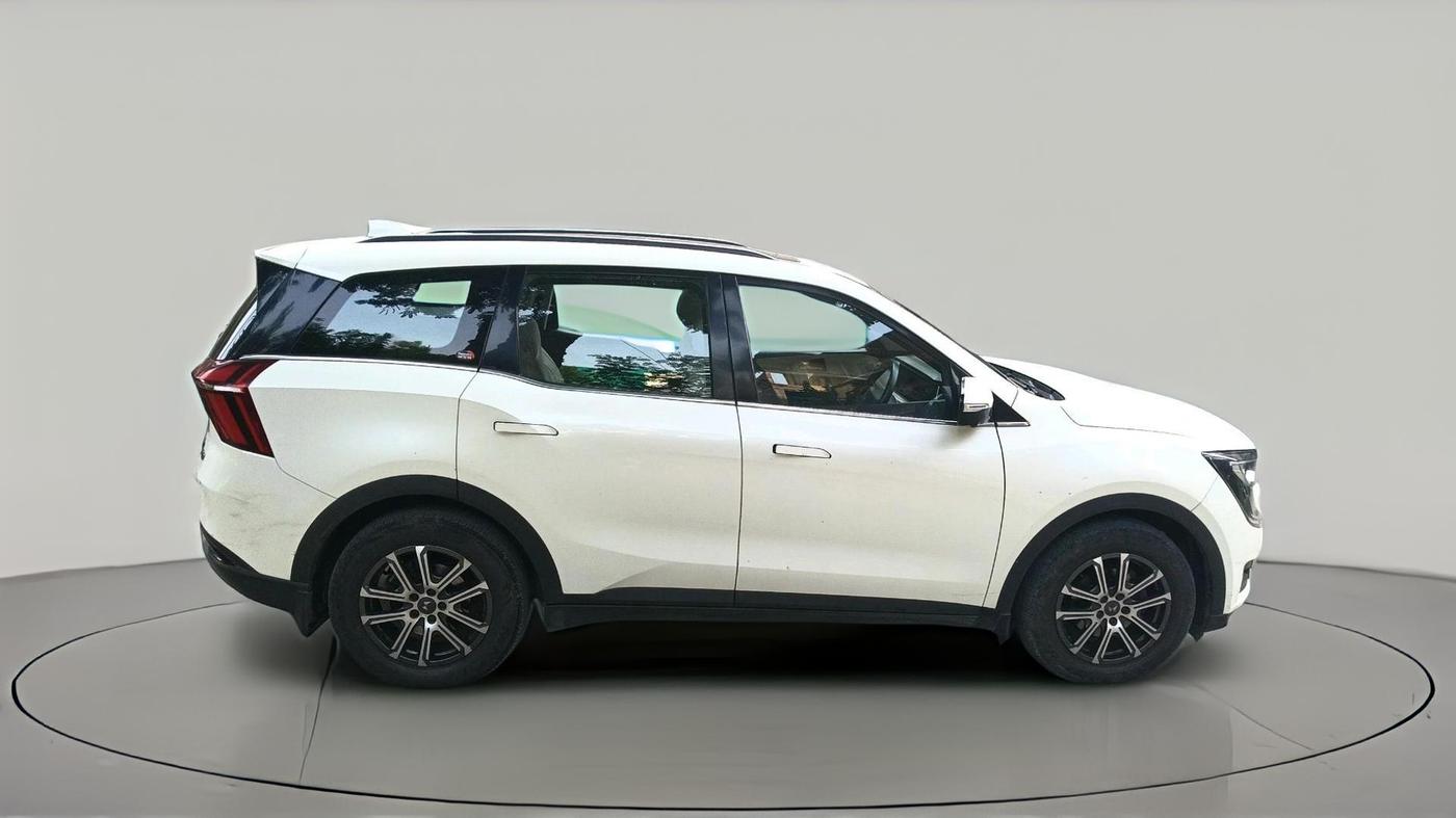 2021 Mahindra XUV700 AX 7 LUXURY P AT 7 STR, Petrol, Automatic, 42,810 km, exterior